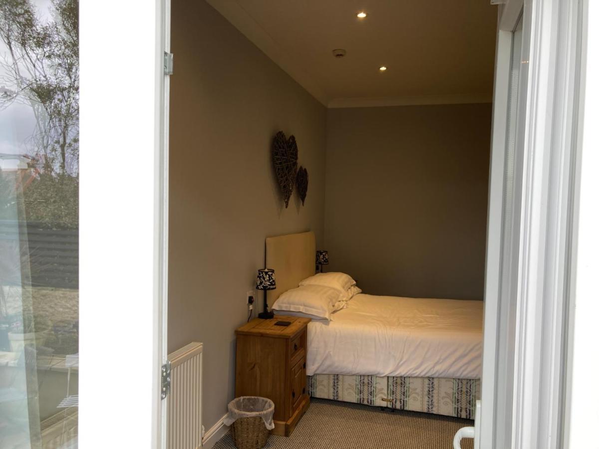 Wicks At 26 Hotel Sandown Exterior photo
